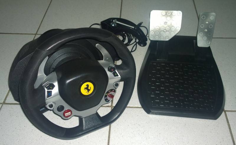 Volant Racing Ferrari pour Xbox One et PC Annonce