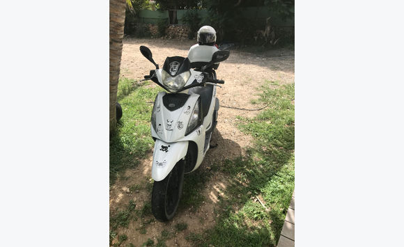 Scooter 125 cm KYMCO Pessoas