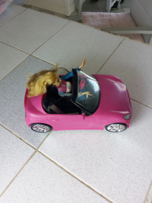 barbie et sa voiture